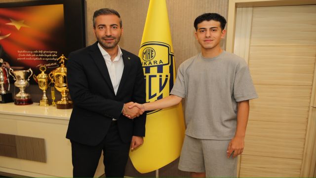 Batuhan Gürsoy Transferi Resmen Açıklandı! Yıldız Oyuncuyla Profesyonel Sözleşme İmzalandı 2 Batuhan Gursoy Transferi Resmen Aciklandi Yildiz Oyuncuyla Profesyonel Sozlesme Imzalandi