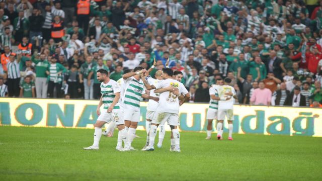 Bursaspor 5. Galibiyetle Liderliğe Oturdu: 16 Puan! 2 Bursaspor 5 Galibiyetle Liderlige Oturdu 16 Puan