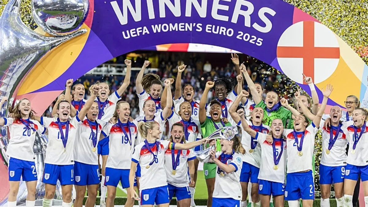 Kadınlar EURO 2025: İngiltere, Penaltüyles sahne alan dramatik finalde üst üste 2. kez şampiyon! [1][3][4]