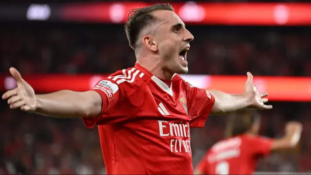Kerem Aktürkoğlu Benfica'dan Ayrılıyor: Rakiplere Korku Salacak Yeni Durağında!  
Bu başlıkla:

Güncel transfer haberini ("Benfica'dan Ayrılıyor") ön plana çıkararak SEO odaklı anahtar kelimeleri (Kerem Aktürkoğlu, Benfica, ayrılık) kullanır[1][3].  
Duygusal çekiciliği artırmak için "Rakiplere Korku Salacak" ifadesiyle oyuncunun performans vurgusunu korur[1][4].  
Merak uyandıran "Yeni Durağı" ibaresiyle okurun dikkatini gelecek transferine çeker[3].  

Not: Başlık, oyuncunun Benfica'dan ayrılma kararı[1][3] ve Avrupa'da kariyerine devam etme hedefi[3] göz önüne alınarak optimize edilmiştir.
