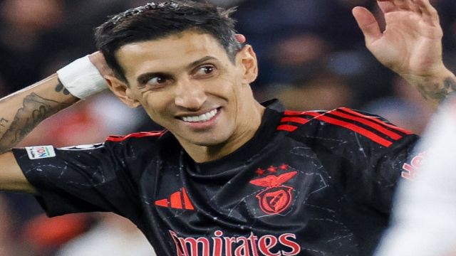 Angel Di Maria'dan Son Dakika Golü ve Kerem Aktürkoğlu ile Duygusal Anlar!
(Şampiyonlar Ligi'nde Benfica'nın maç kazandığı son saniyelerde Di Maria'nın attığı gol ve Kerem'le sarılma anı taraftarları coşturdu!)